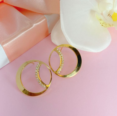 Gold plated moon earring with zirconia