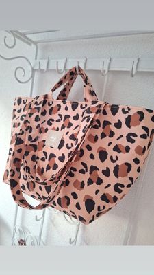 Shopper Leo