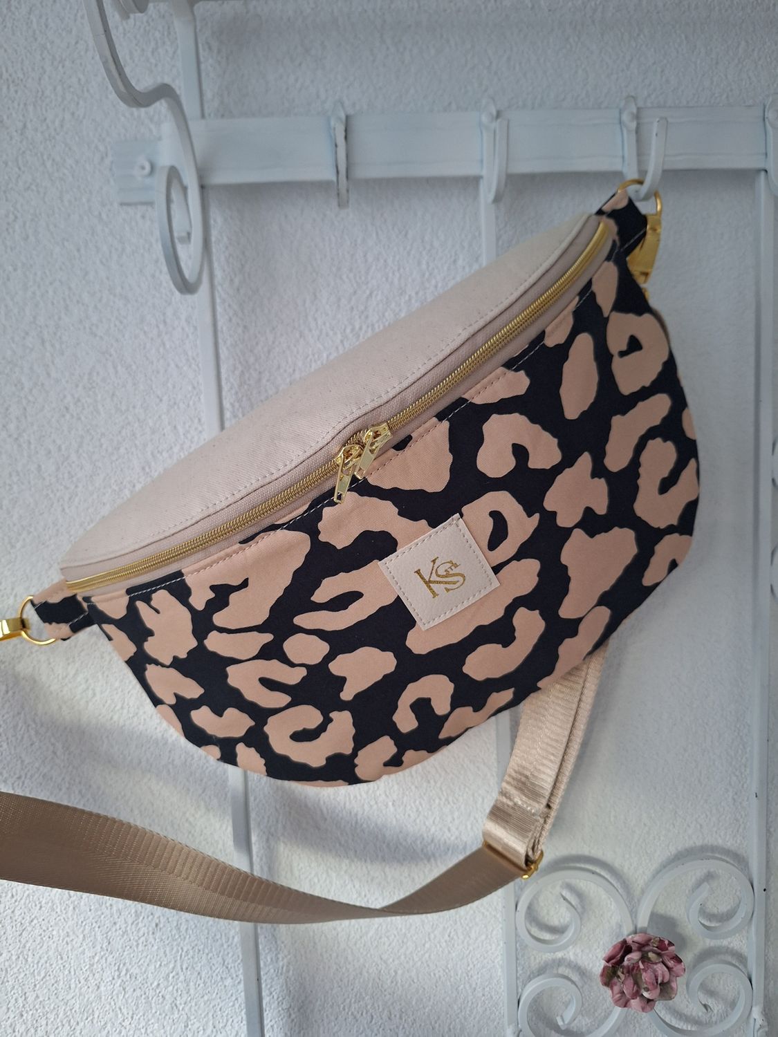 Bodybag Leo Dunkelblau/Beige