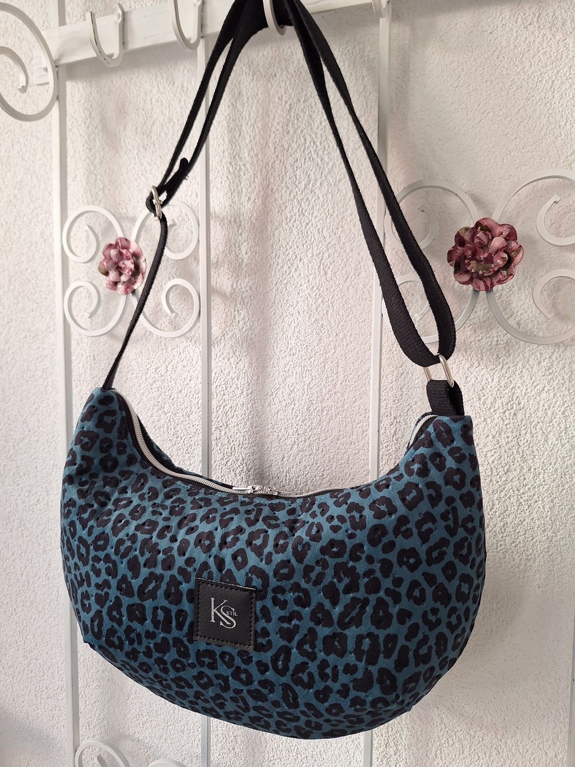 Halfmoonbag Samt Leo