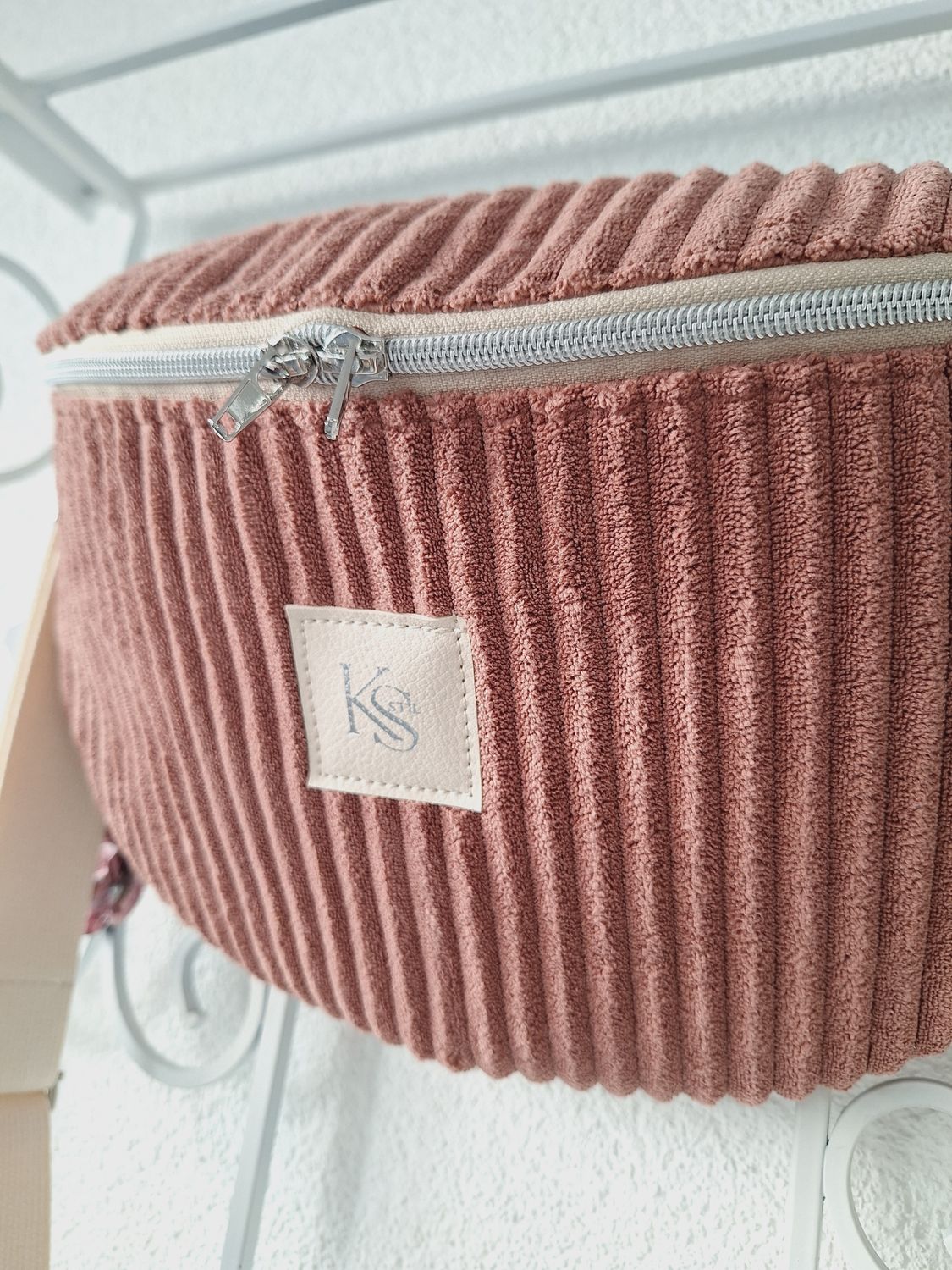 Bodybag Cord Rosenholz