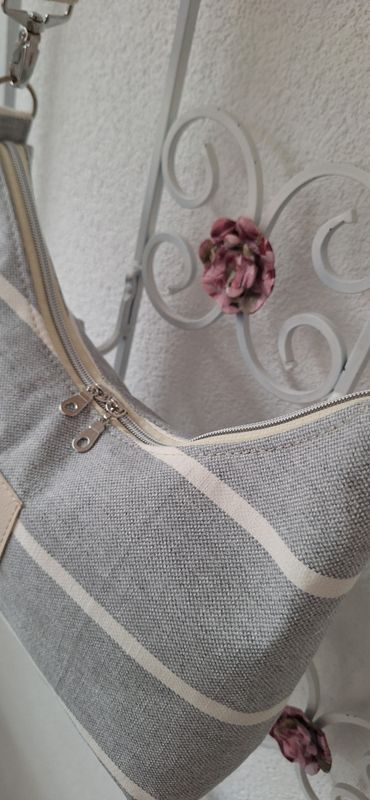 Hobobag Canvas Grau Streifen