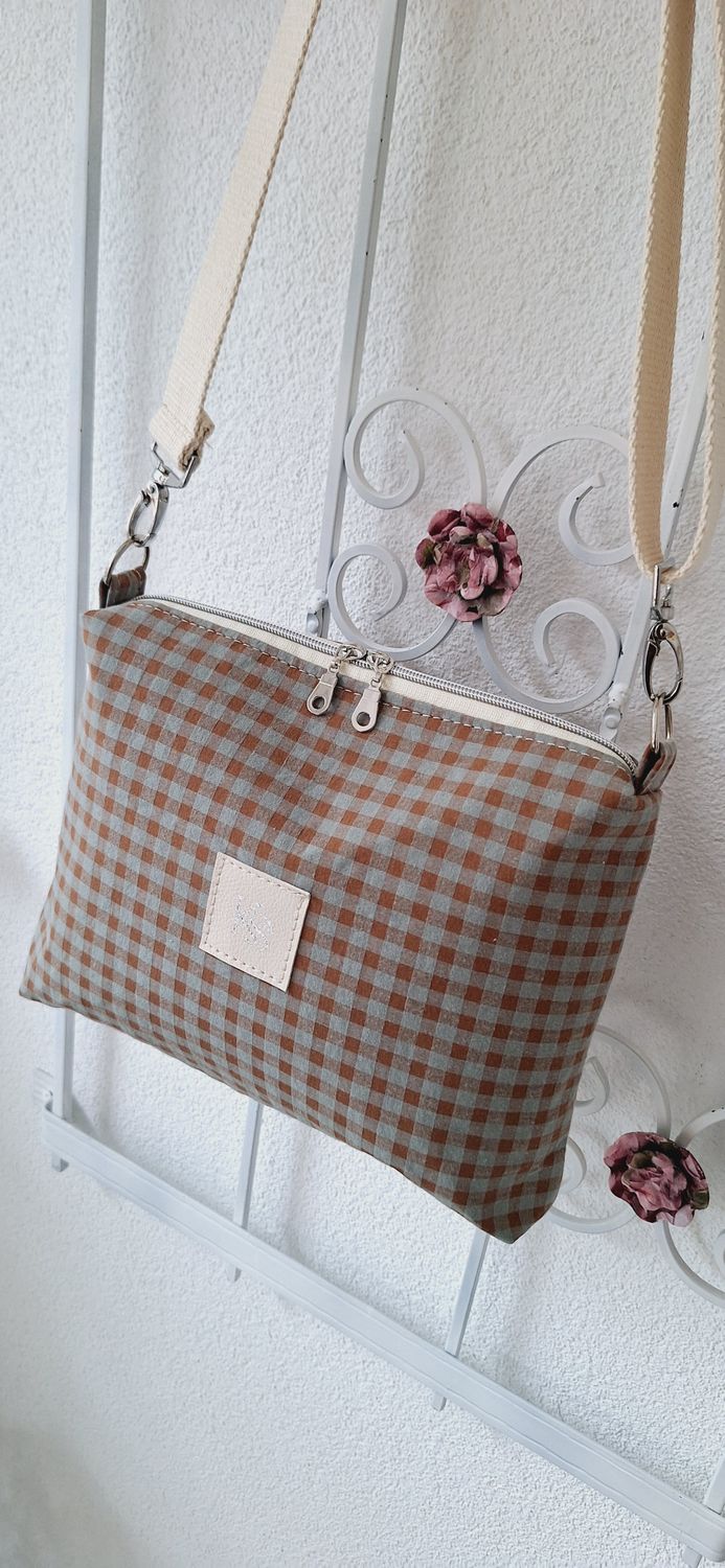 Umhängetasche Vicky Karo Olive/ Braun