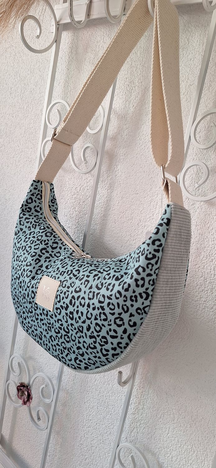 Halfmoonbag  Leo