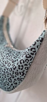 Halfmoonbag  Leo