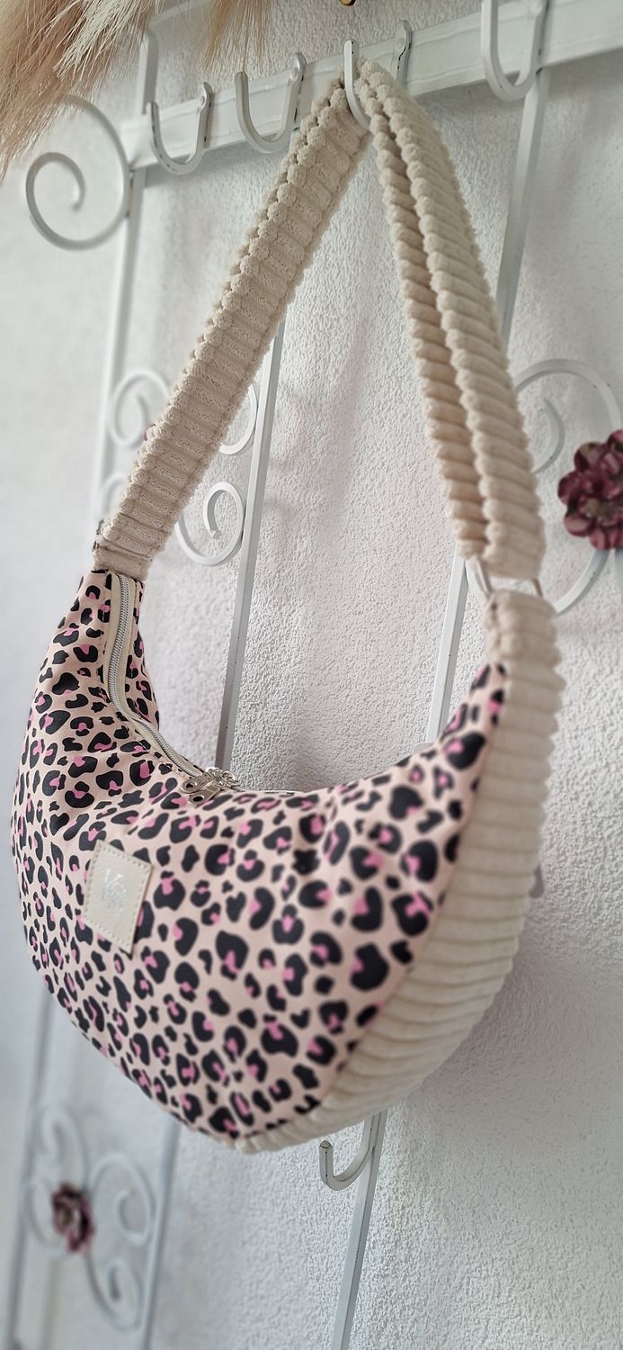 Halfmoonbag Leo Cord