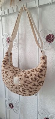 Halfmoonbag Teddy Leo