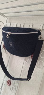 Bodybag Bouclè Dunkelblau