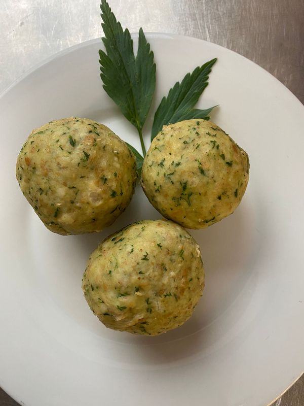 Semmelknödel ca. 4 Stück