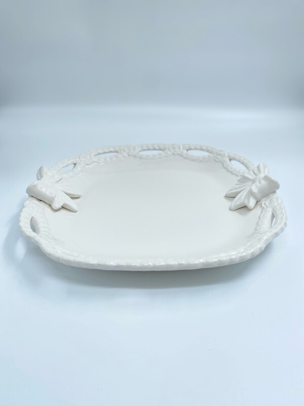 Vassoio in Ceramica Bianca Decoro Fiocco Collezione Sentimento Blanc Mariclò 