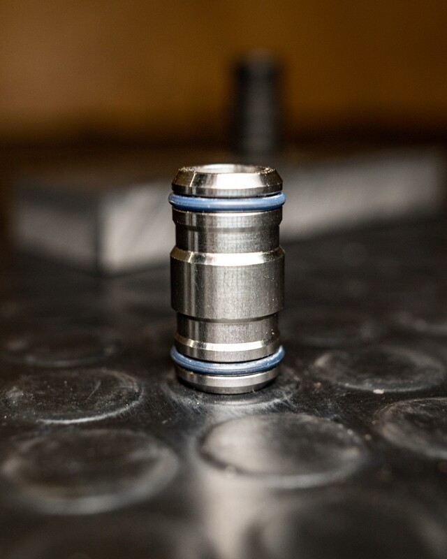 V2A Kühlmittelrohr verstärkt Audi alle V8 4,2  