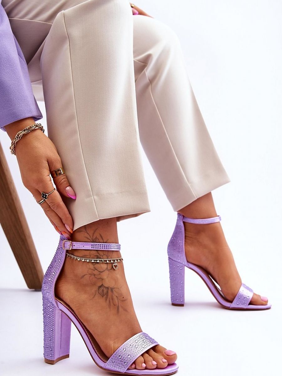 Violetit korkokengät