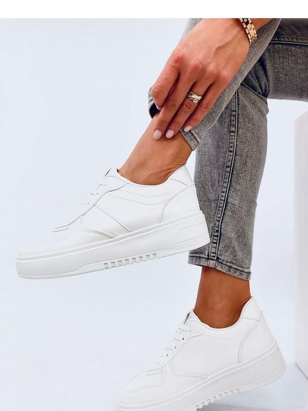 WHiTe tennarit - sport shoes