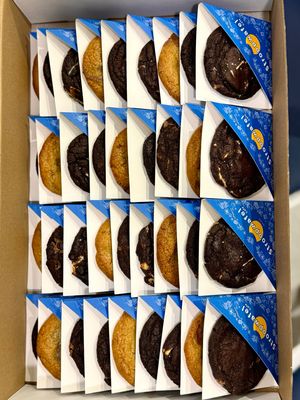 36 COOKIES BOX