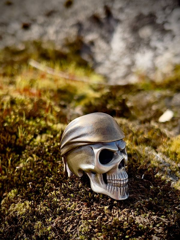 Bony Buddy - Skull in bandana bead