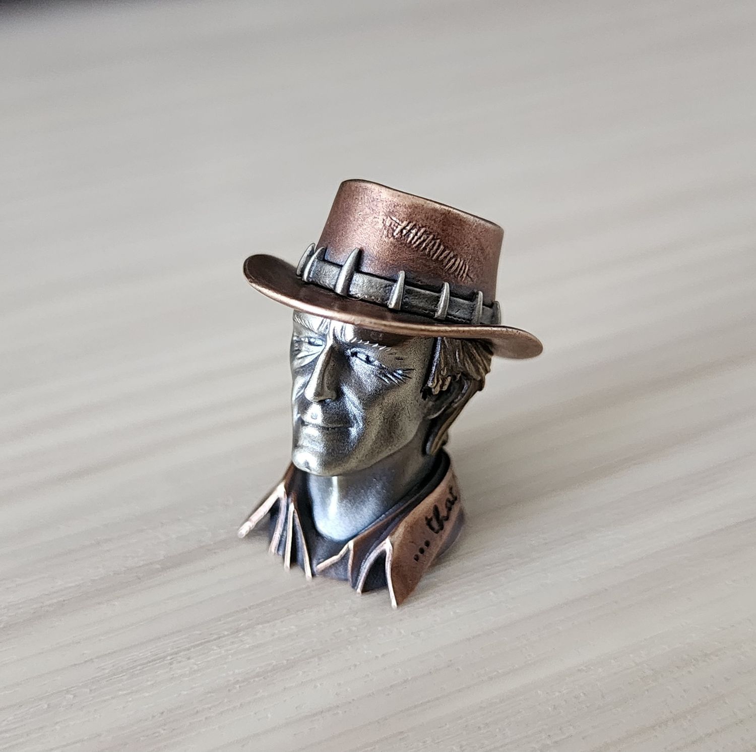 Bony Buddy - Dundee bead - Knife lounge exclusive. Numbered. Nr 11 out of 40