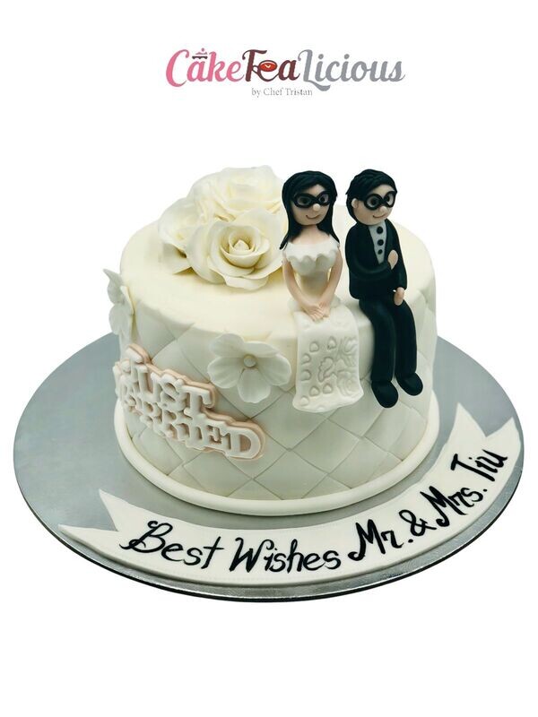 3D Bride &amp; Groom Wedding Cake
