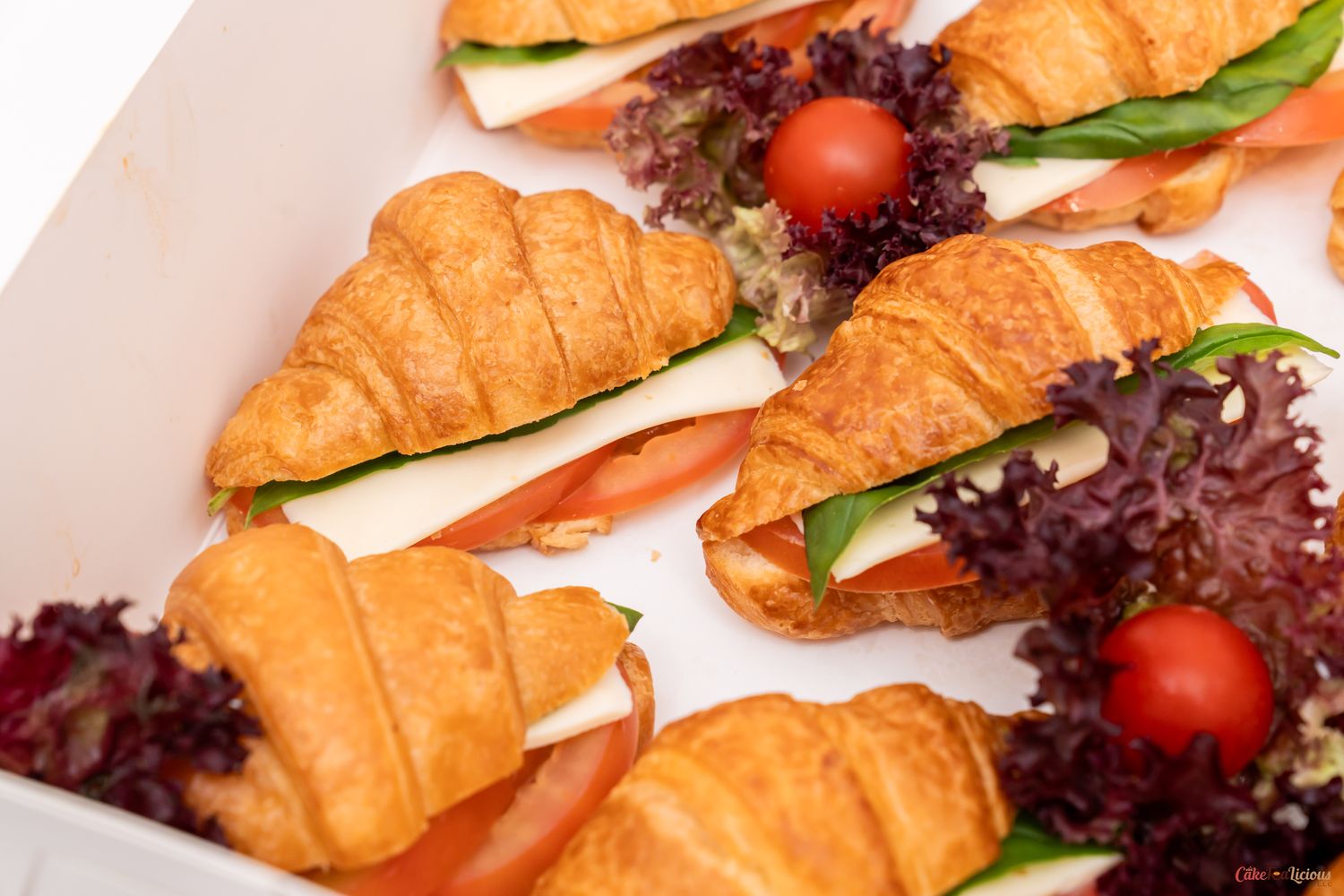 MINI CROISSANT TOMATO CHEESE BASIL