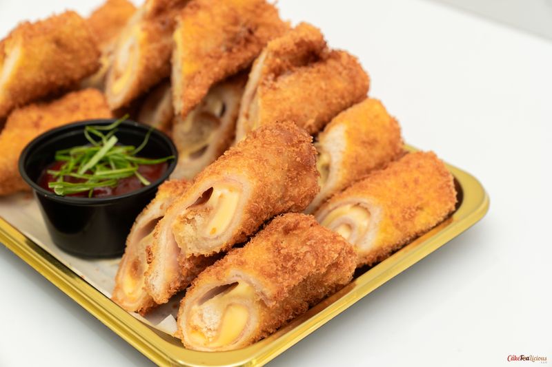 HAM AND CHEESE ROLL