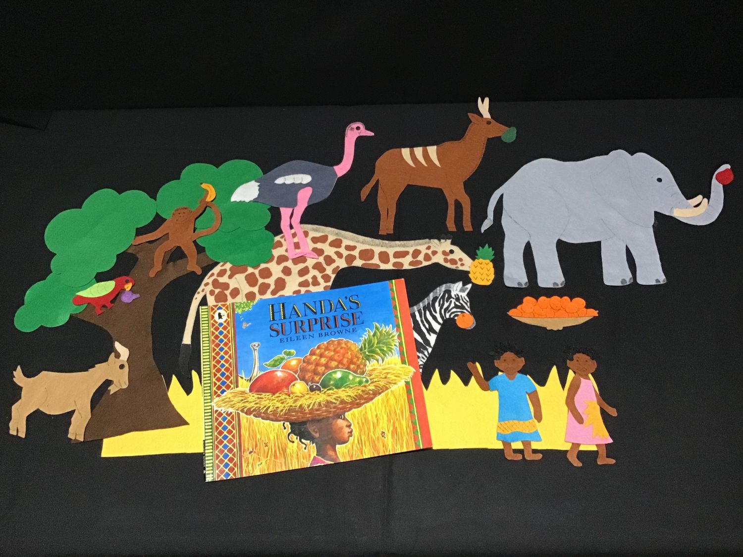 Handa&#39;s Surprise Story Bag