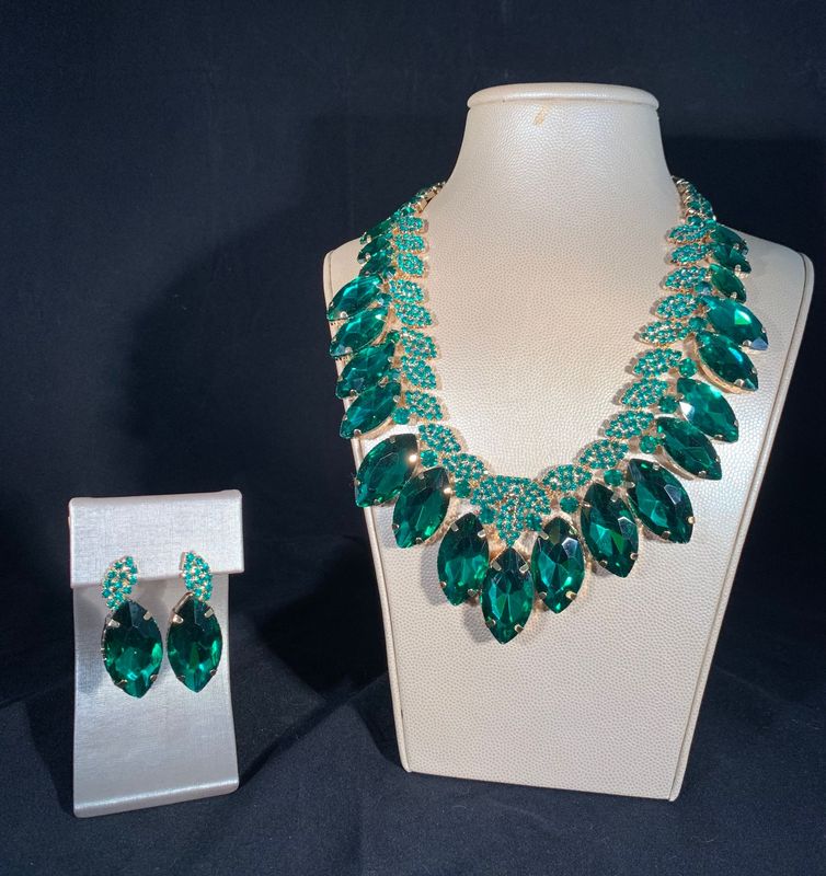 Green Stone & Gold Necklace Set