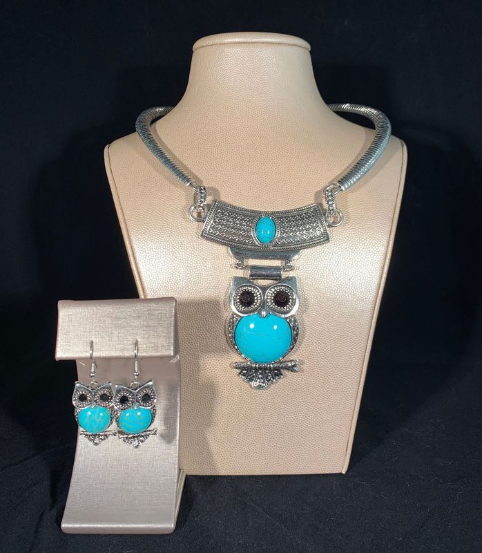 Turquoise & Black Owl Necklace Set With Silver.