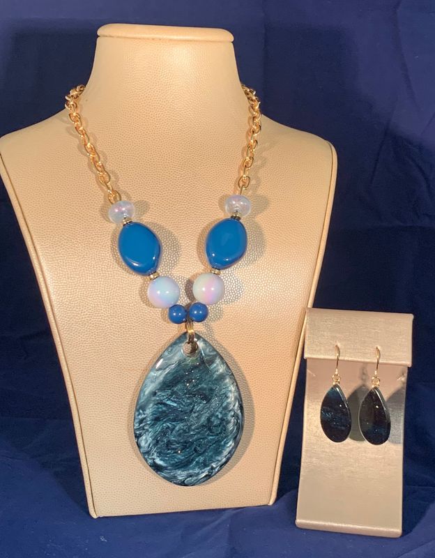Blue & Gold Necklace Set.