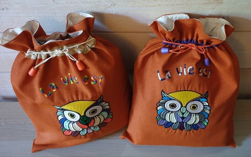 POCHON/SAC A LINGE
 CHOUETTE MARRON/ORANGE