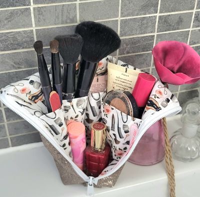 Pochette maquillage brillante