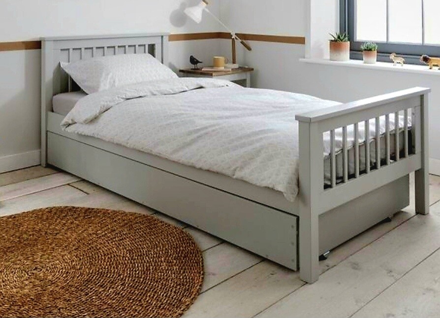 TRUTH BED WITH DRAWERS