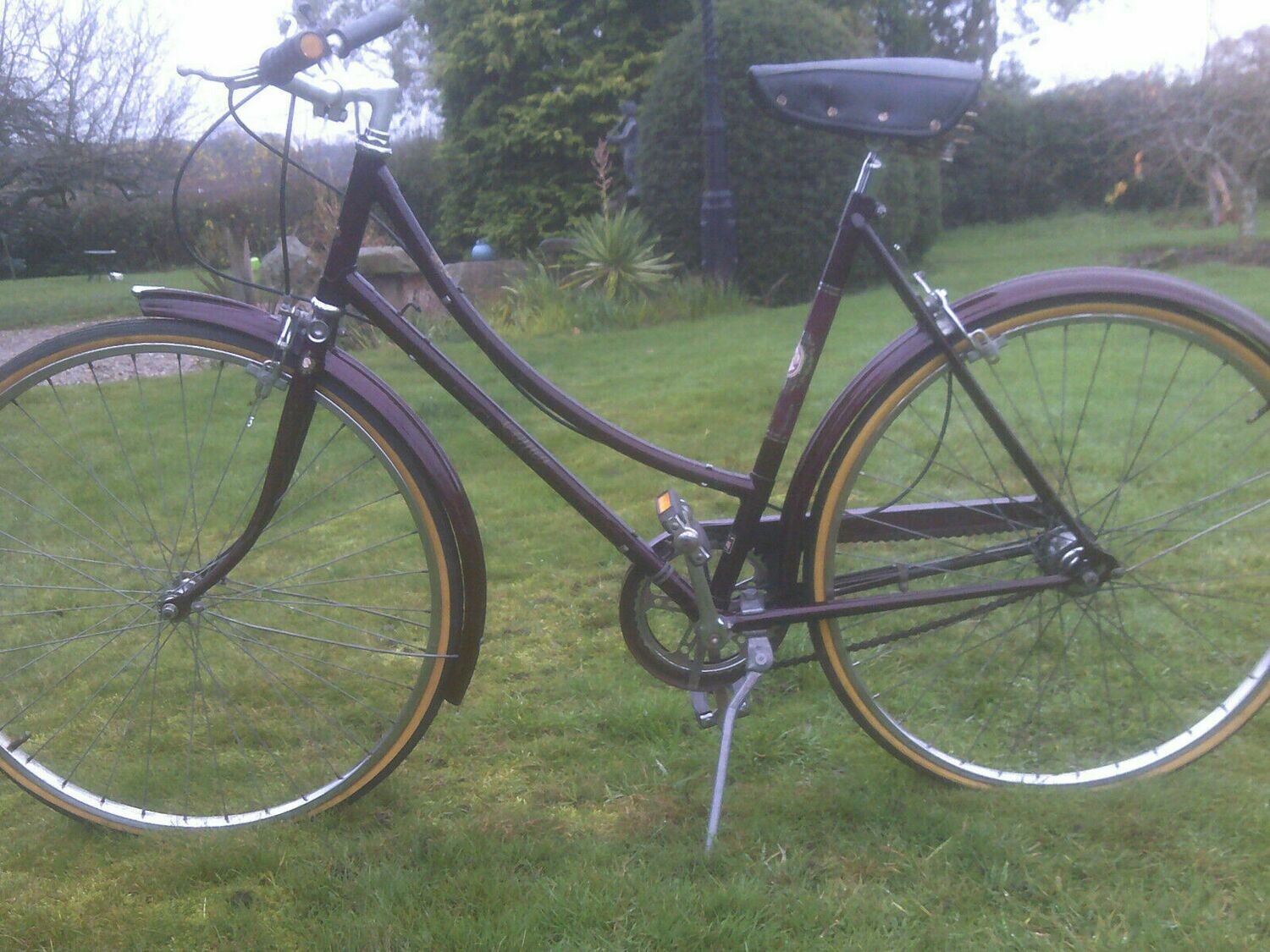 RALEIGH CAMEO Ladies Town Bicycle.