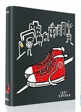 Álbum de anillas con zapatillas