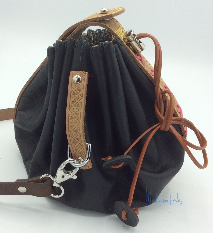 002 Buideltas Zwart leder  Black Leather Pouch