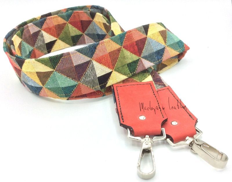 199A Tashengsel Gobelin ruit rood geel nubuck leer zilver