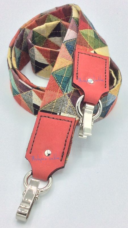199AA Tashengsel Gobelin ruit rood geel nubuck leer zilver