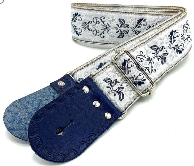 GBStof015 Gitaarband jeansblauw wit barok bohemian leer 165cm