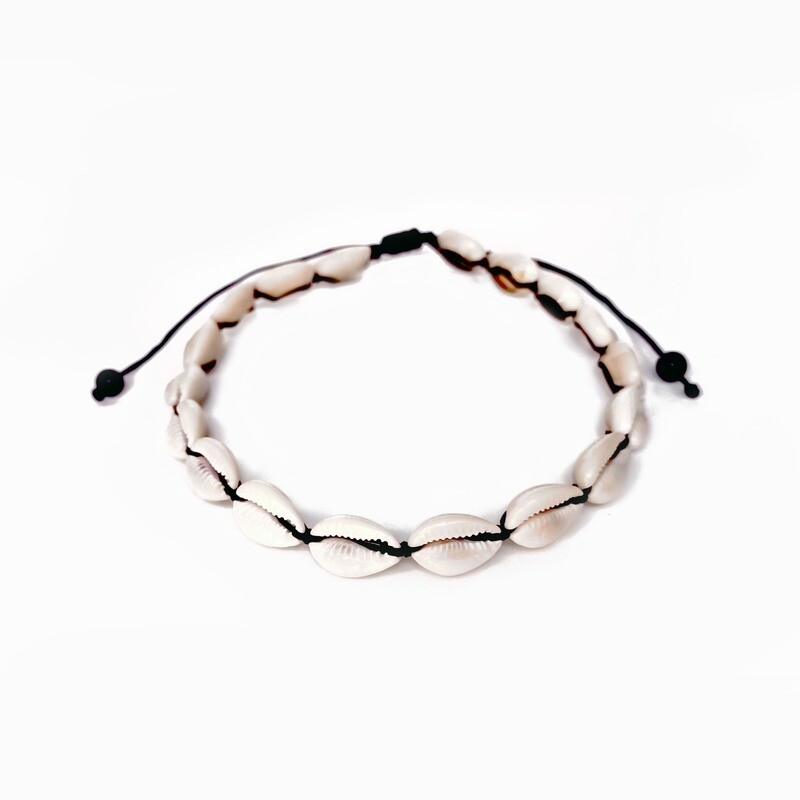 Adjustable cowrie shell choker