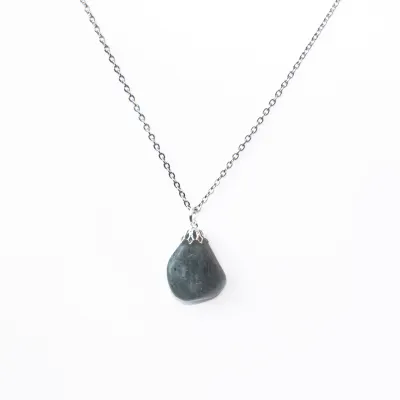 Labradorite pendant gemstone necklace