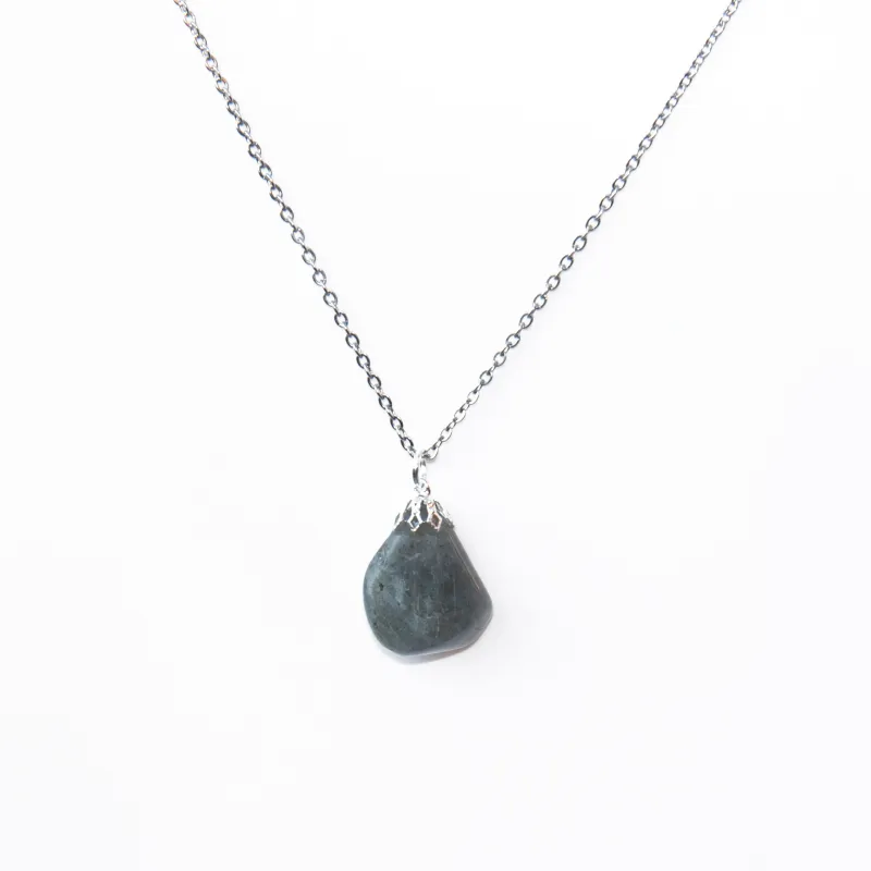 Labradorite pendant gemstone necklace