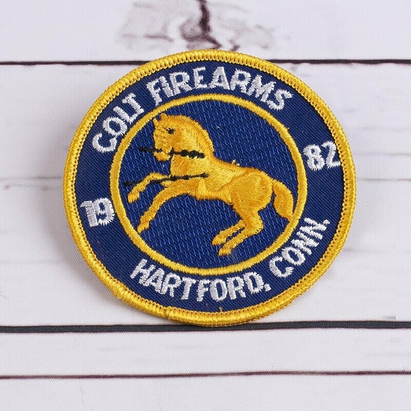 Parche bordado Colt