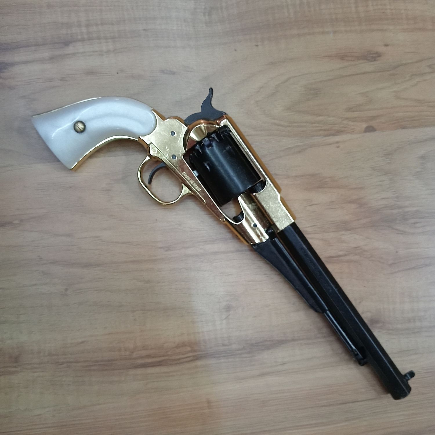 Revólver Remington avancarga. Réplica de arma USA año 1858. Marca Kolser. Revólver Remington avancarga. Réplica de arma USA año 1858. Marca Kolser.