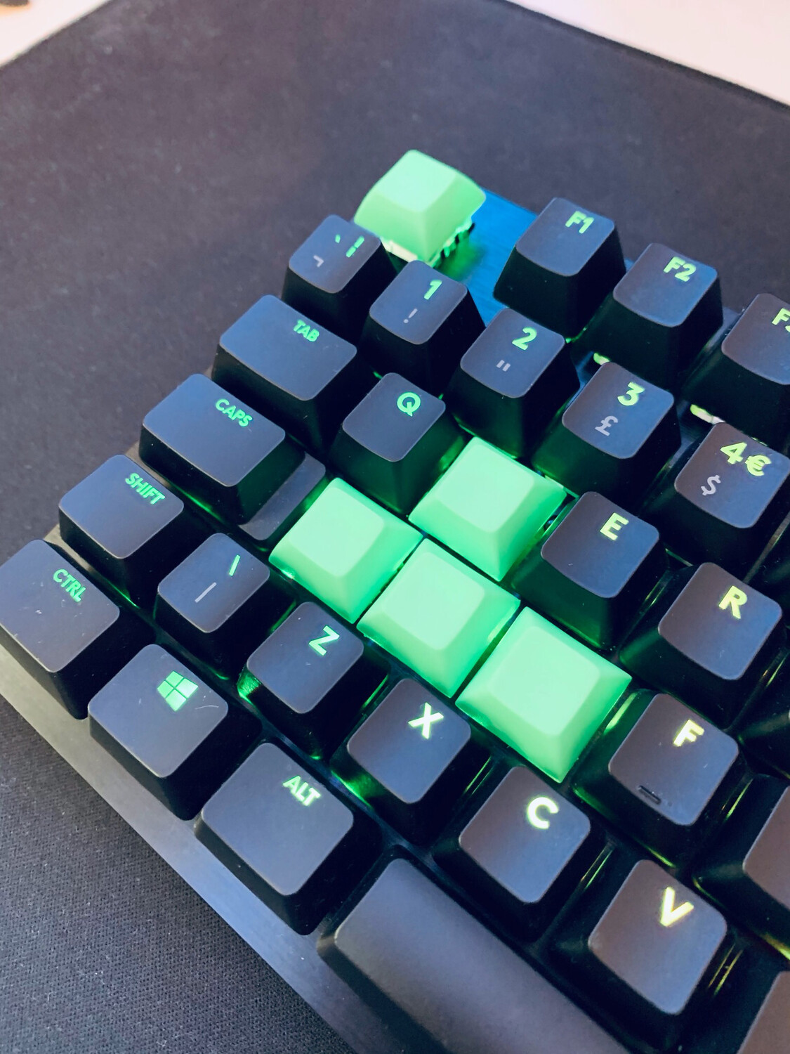 Watermelon Green Keycaps (WASD+ESC) Keycap Puller is FREE
