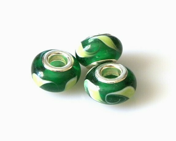 Perle foro largo verde venato 2 pz
