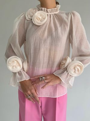 Прозрачная блуза с розами