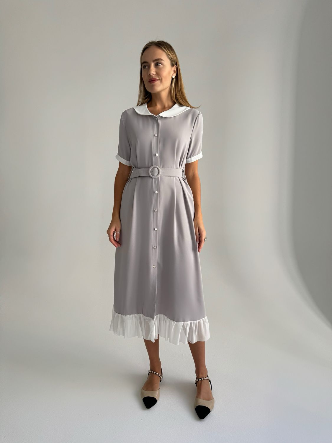 Платье в стиле 60-х с ремнем серый