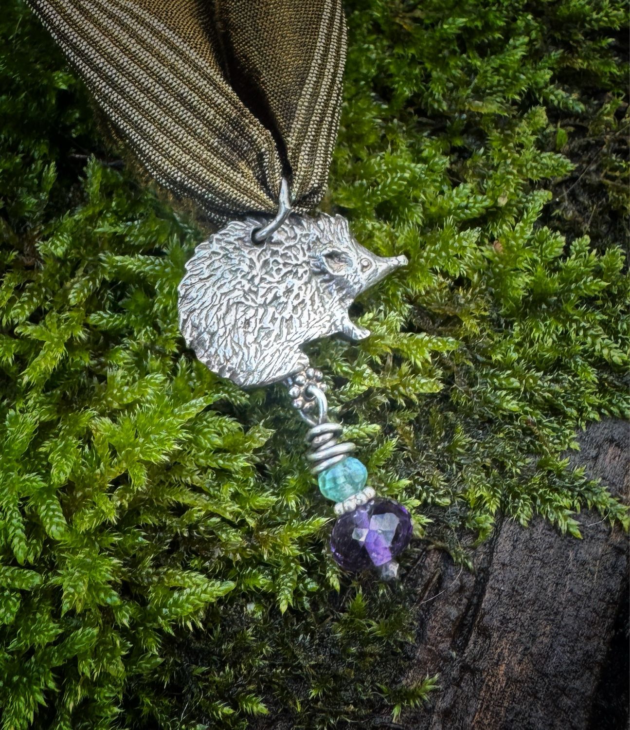 Hedgehog Ribbon pendant