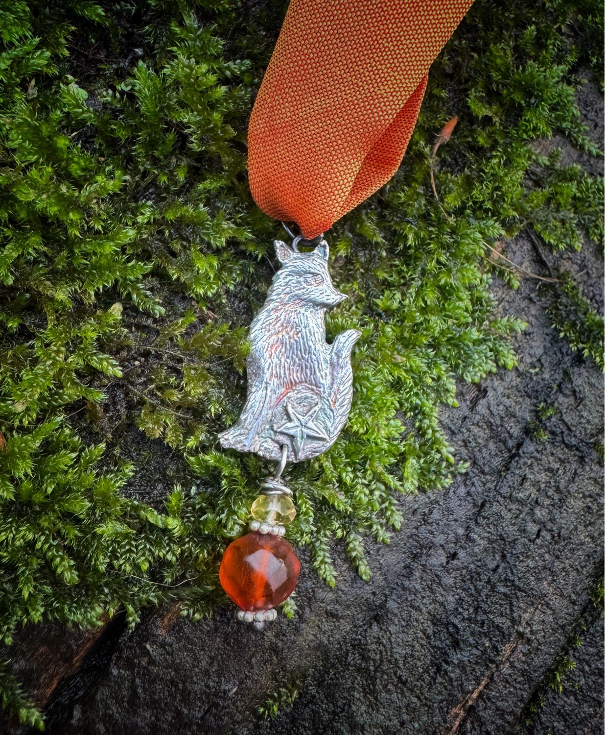 Fox Ribbon pendant