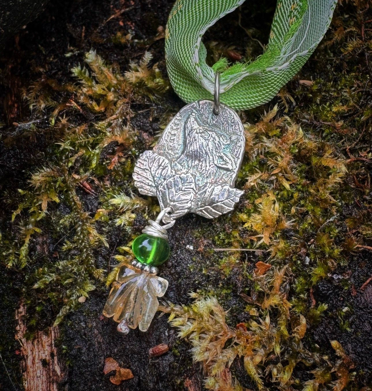Bear Ribbon Pendant In Silver
