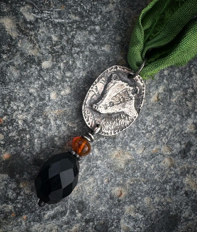 Badger Ribbon Pendant In Silver