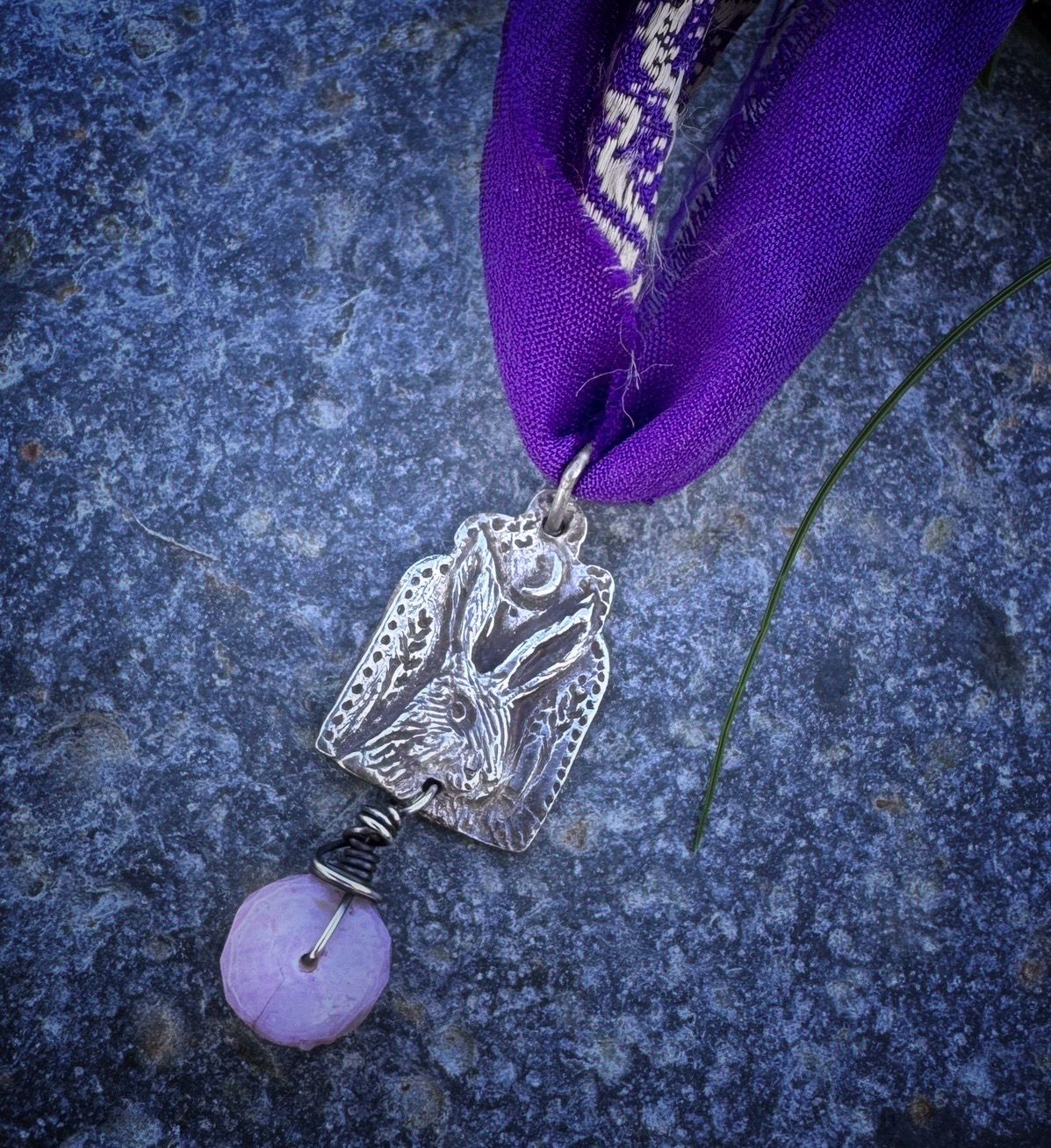 Hare Ribbon Pendant In Silver
